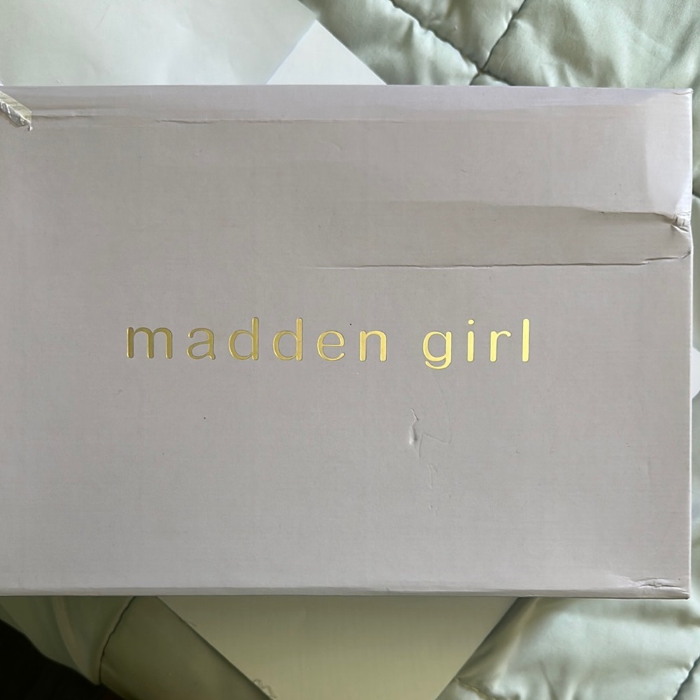 Madden Girl Black Chain Loafers  7 runs on the small side - Picture 12 of 13